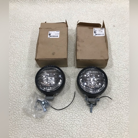 Peterson Mfg. Co Part#: 3320 Sealed Beam Light Lamp w/Bracket, 620W
New … - Picture 8 of 14